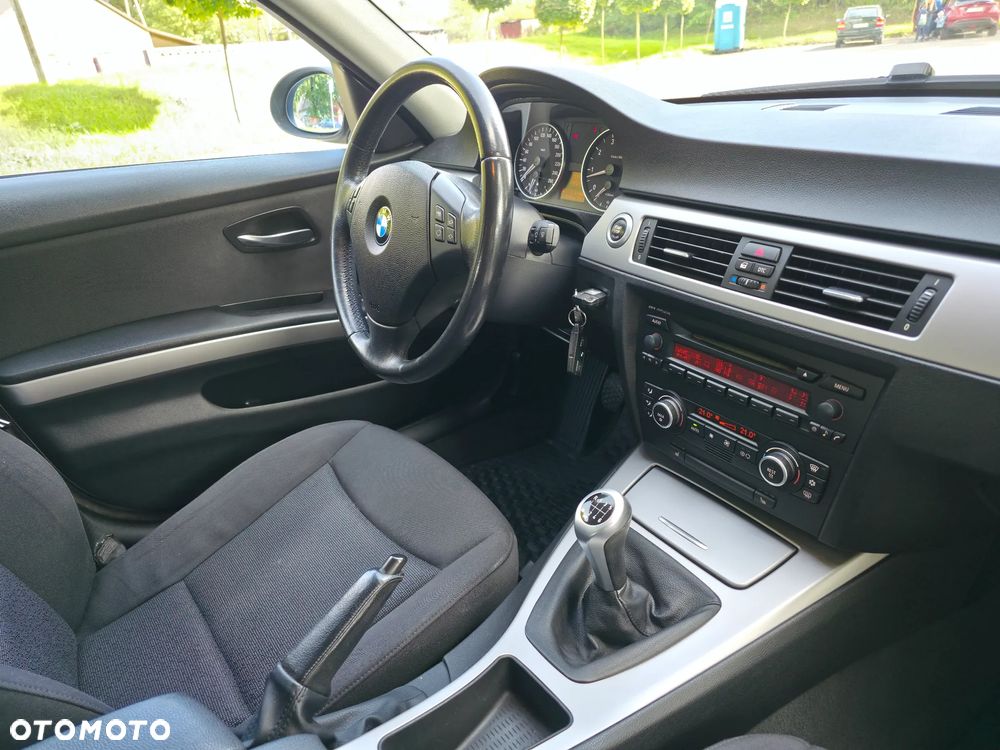 BMW Seria 3 318i Touring - 20