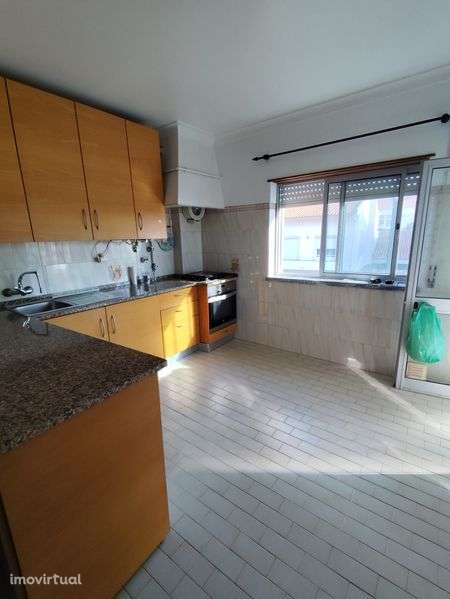 Apartamento T2  com Garagem para Arrendamento Mobilado - Grande imagem: 2/9