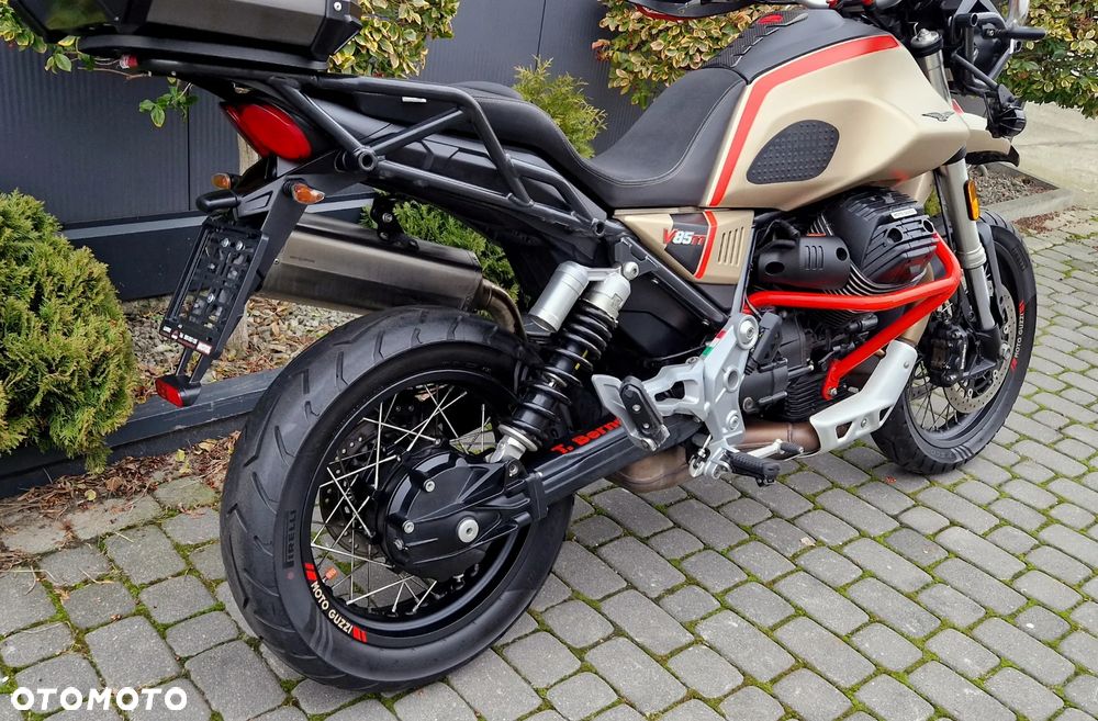 Moto Guzzi V85 - 20