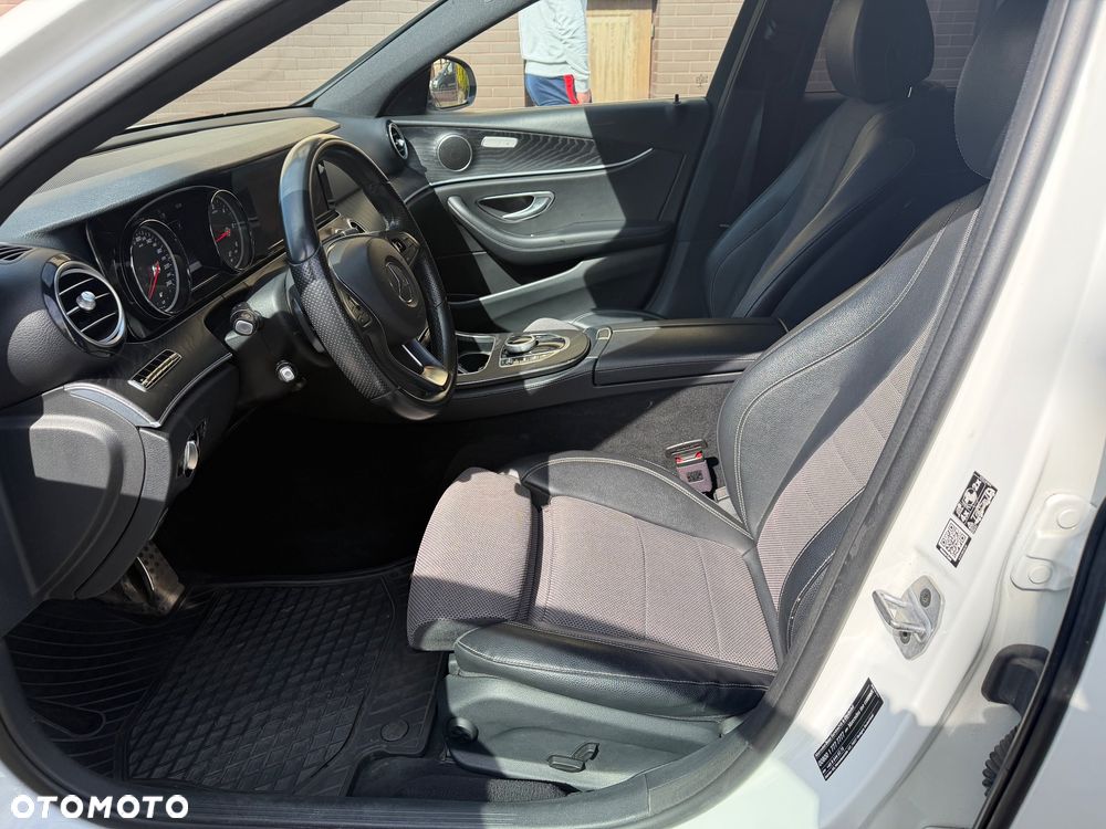 Mercedes-Benz Klasa E 220 d 4Matic All-Terrain 9G-TRONIC Exclusive - 27
