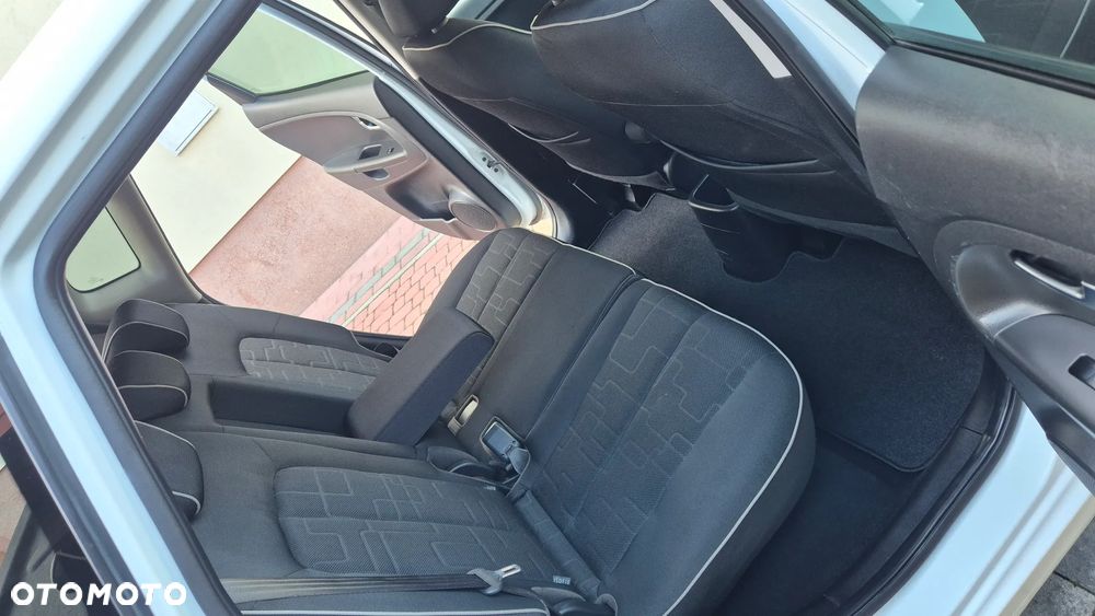 Kia Venga - 28