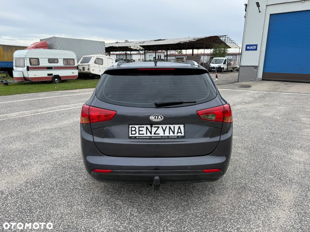 Kia Ceed 1.6 GDI Dream Team Edition - 33
