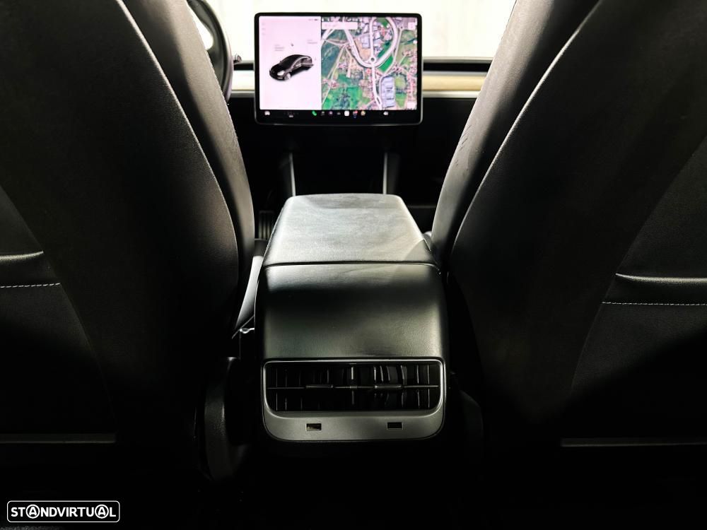 Tesla Model 3 Performance Dual Motor AWD - 24