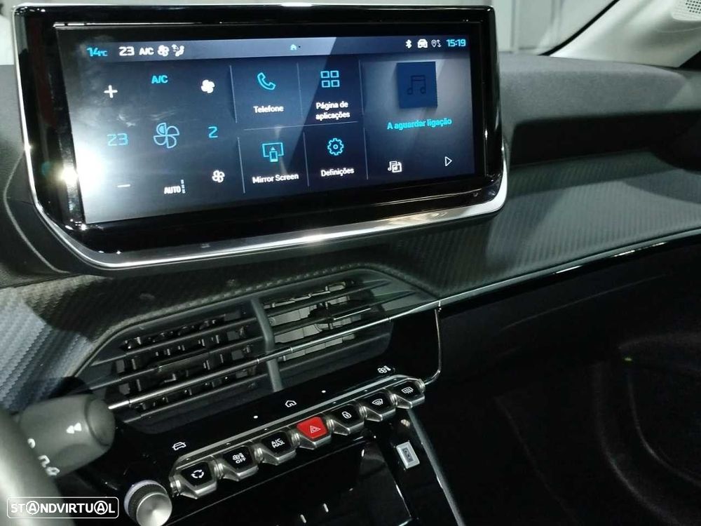 Peugeot 208 - 12