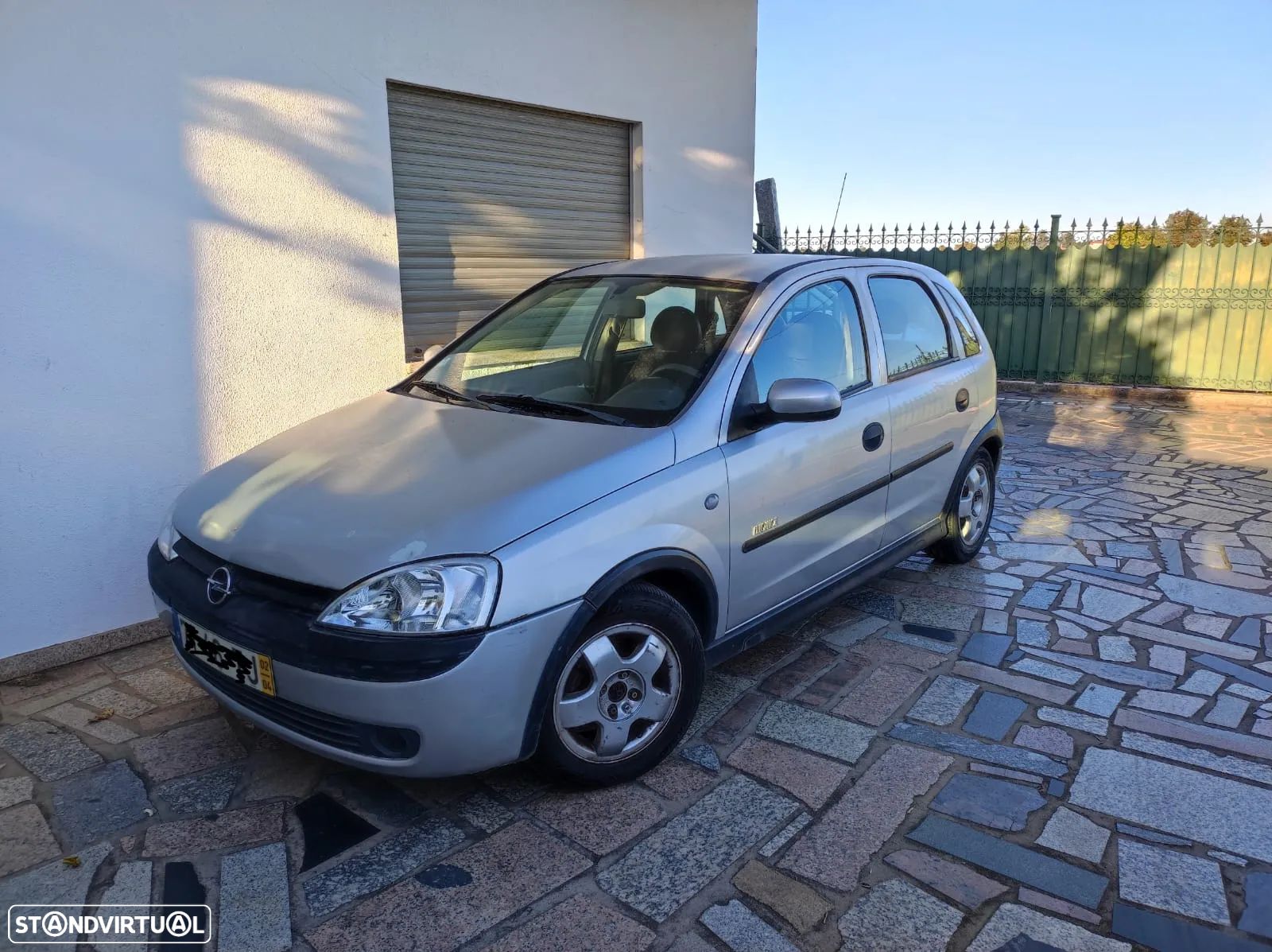 Opel Corsa 1.2 16V Confort - 1