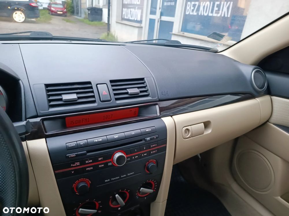 Mazda 3 2.0 Exclusive + - 17