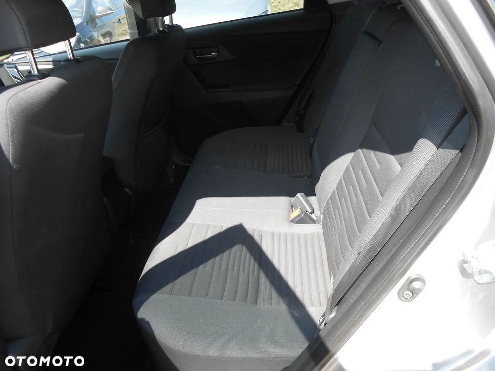 Toyota Auris 1.6 D-4D Executive - 9