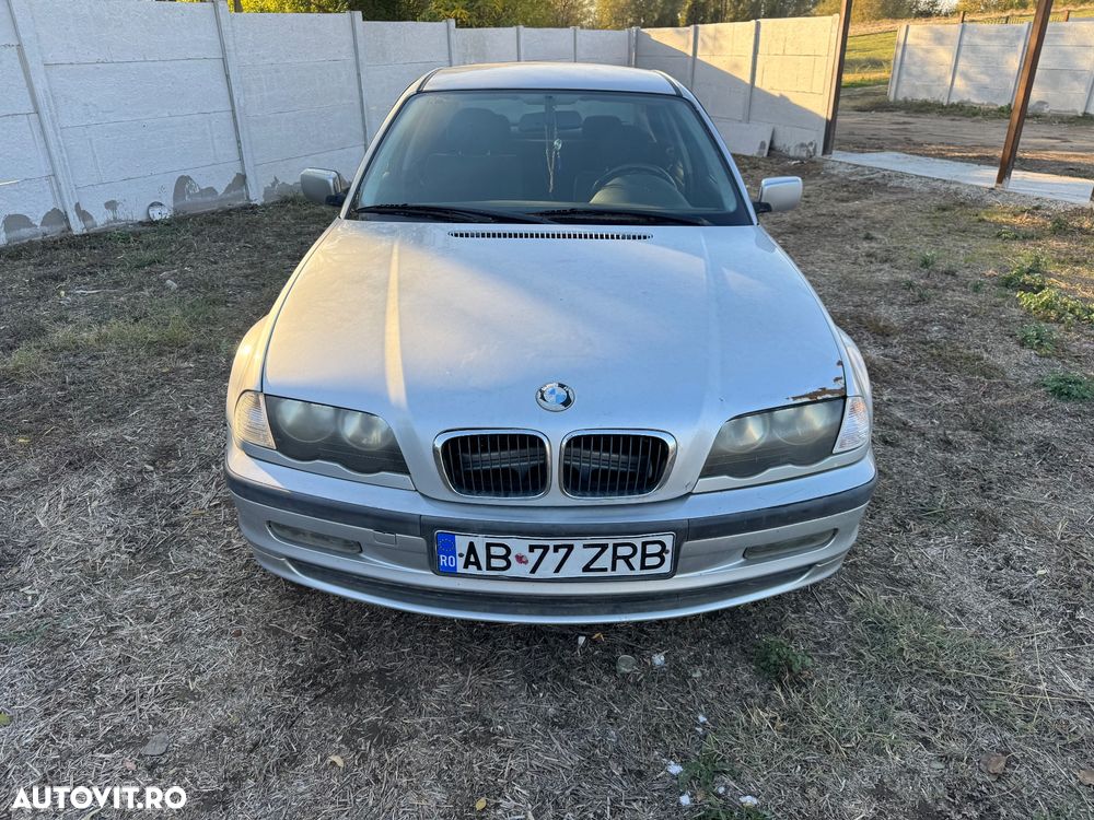 BMW Seria 3 318i - 1