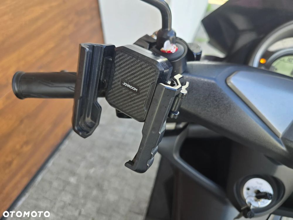 Yamaha NMAX - 11