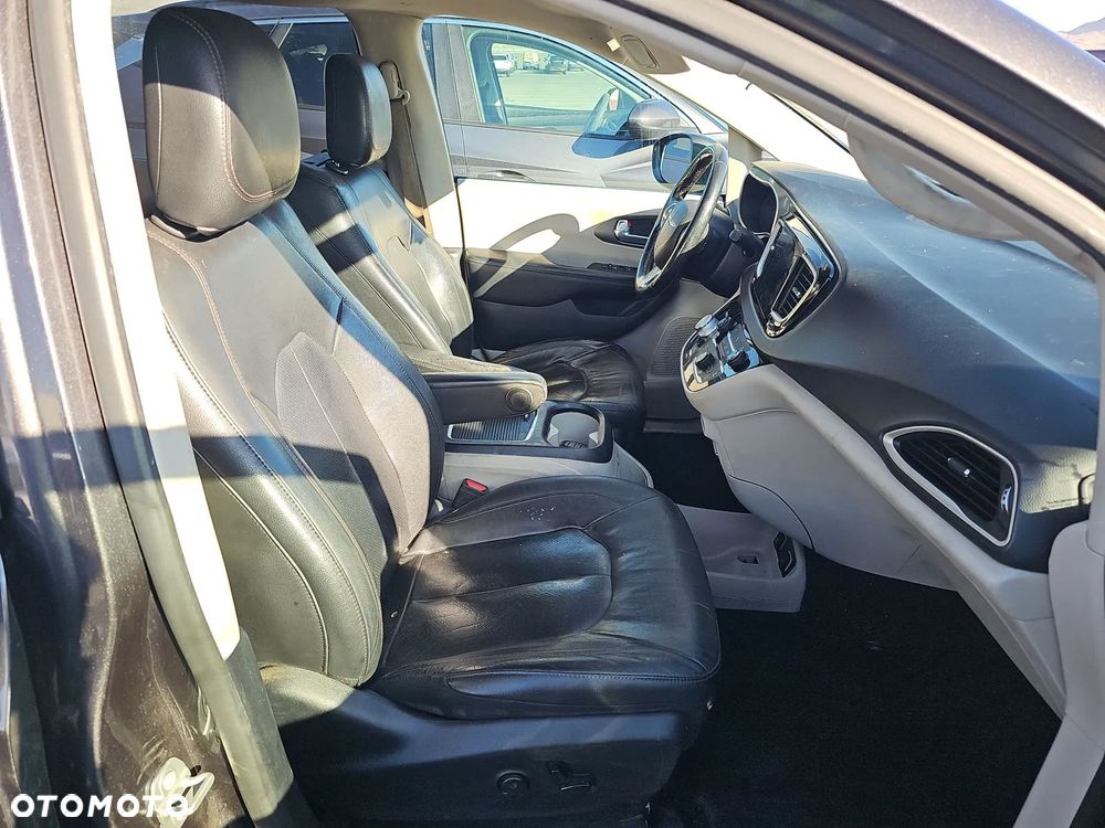 Chrysler Pacifica - 8