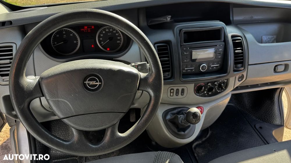 Opel Vivaro - 10
