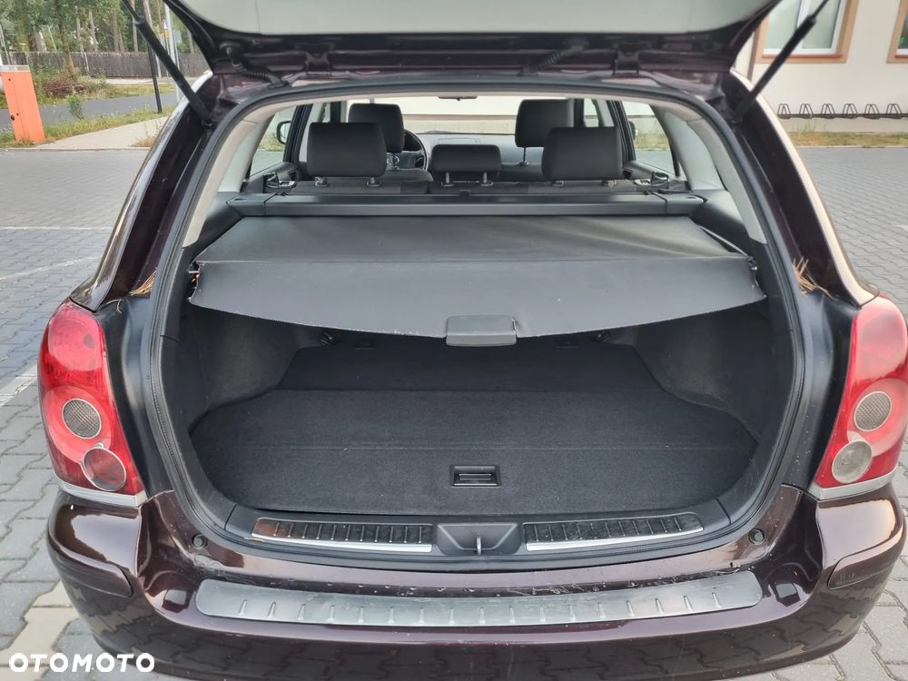 Toyota Avensis 1.6 VVT-i Terra - 11