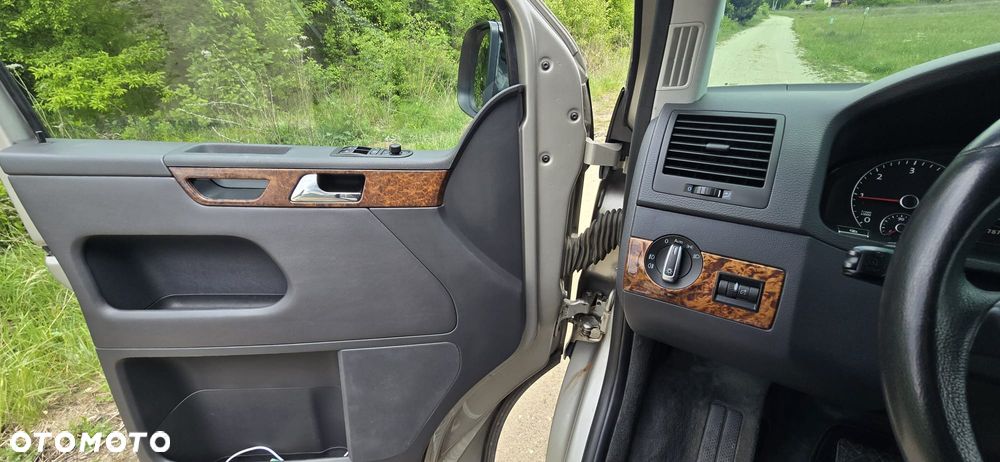 Volkswagen Multivan - 8