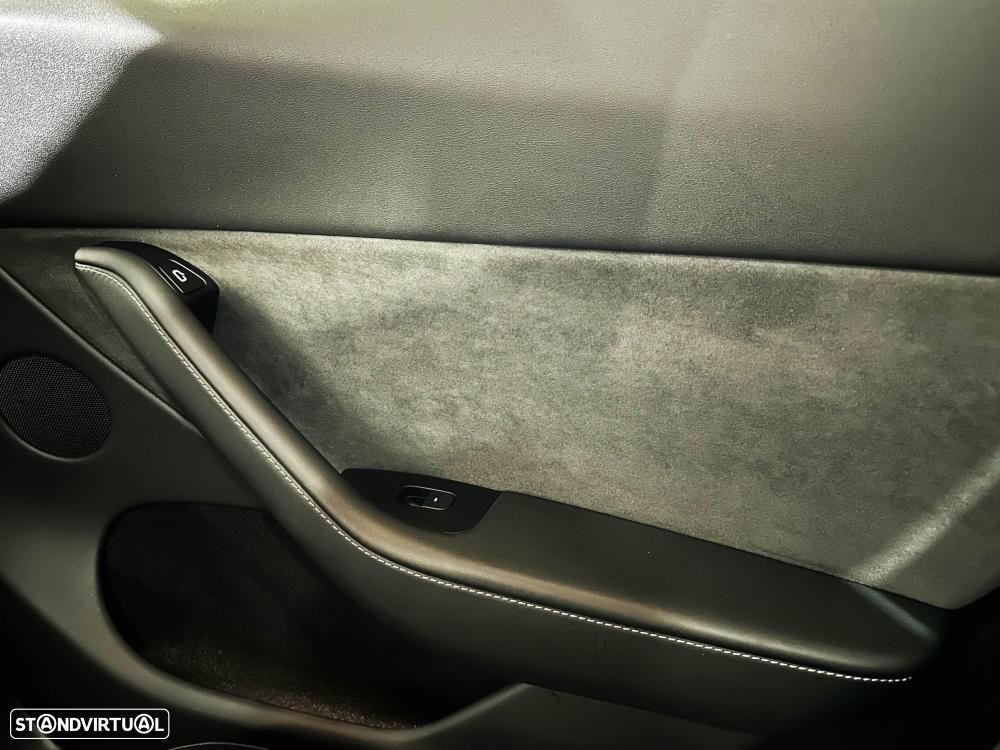 Tesla Model Y Performance Dual Motor AWD - 30