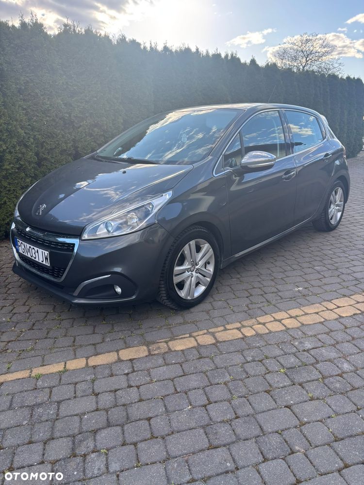 Peugeot 208 - 1