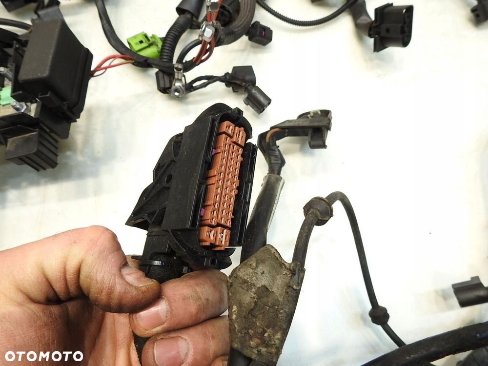 WIĄZKA INSTALACJA KOMORY SILNIKA SKODA FABIA II 1.2 TSI - 6