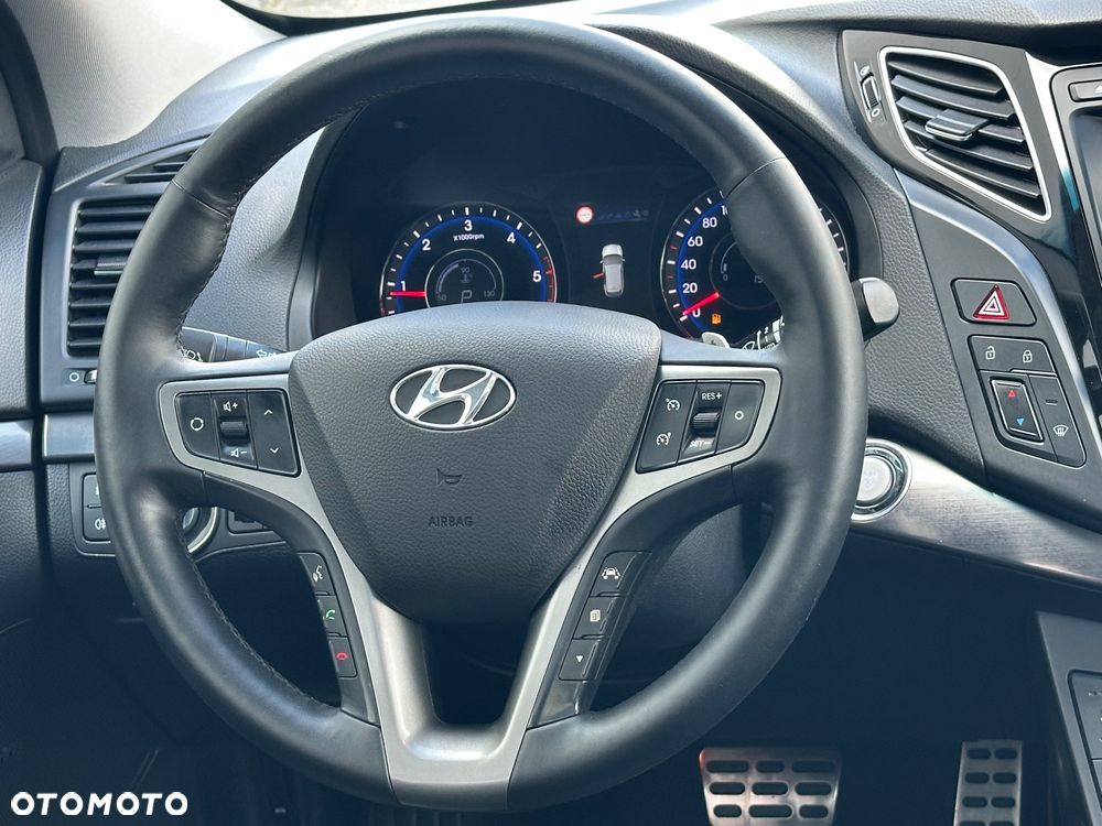 Hyundai i40 Kombi 1.7 CRDi DCT Premium - 16