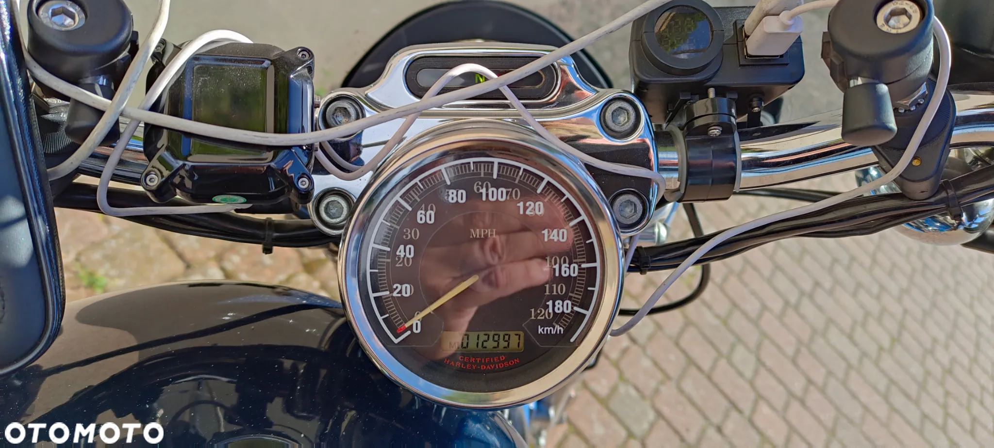 Harley-Davidson Sportster Custom 1200C - 4
