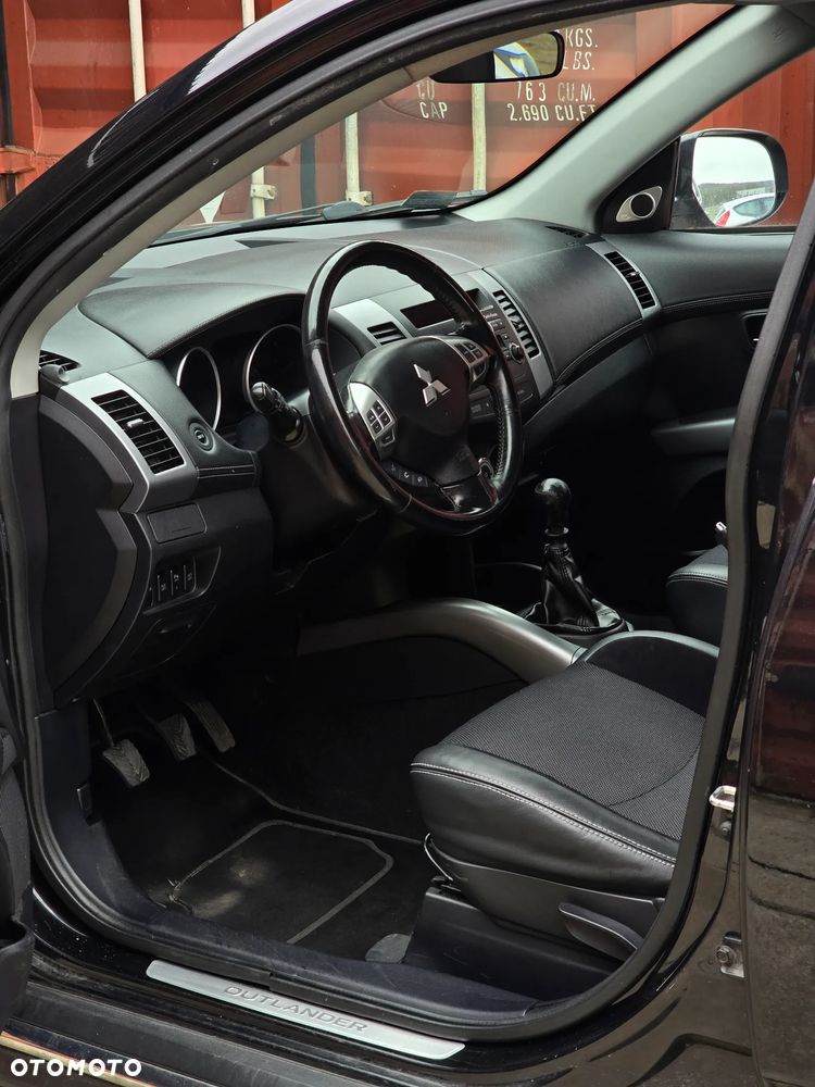 Mitsubishi Outlander 2.0 DID Intense + - 26