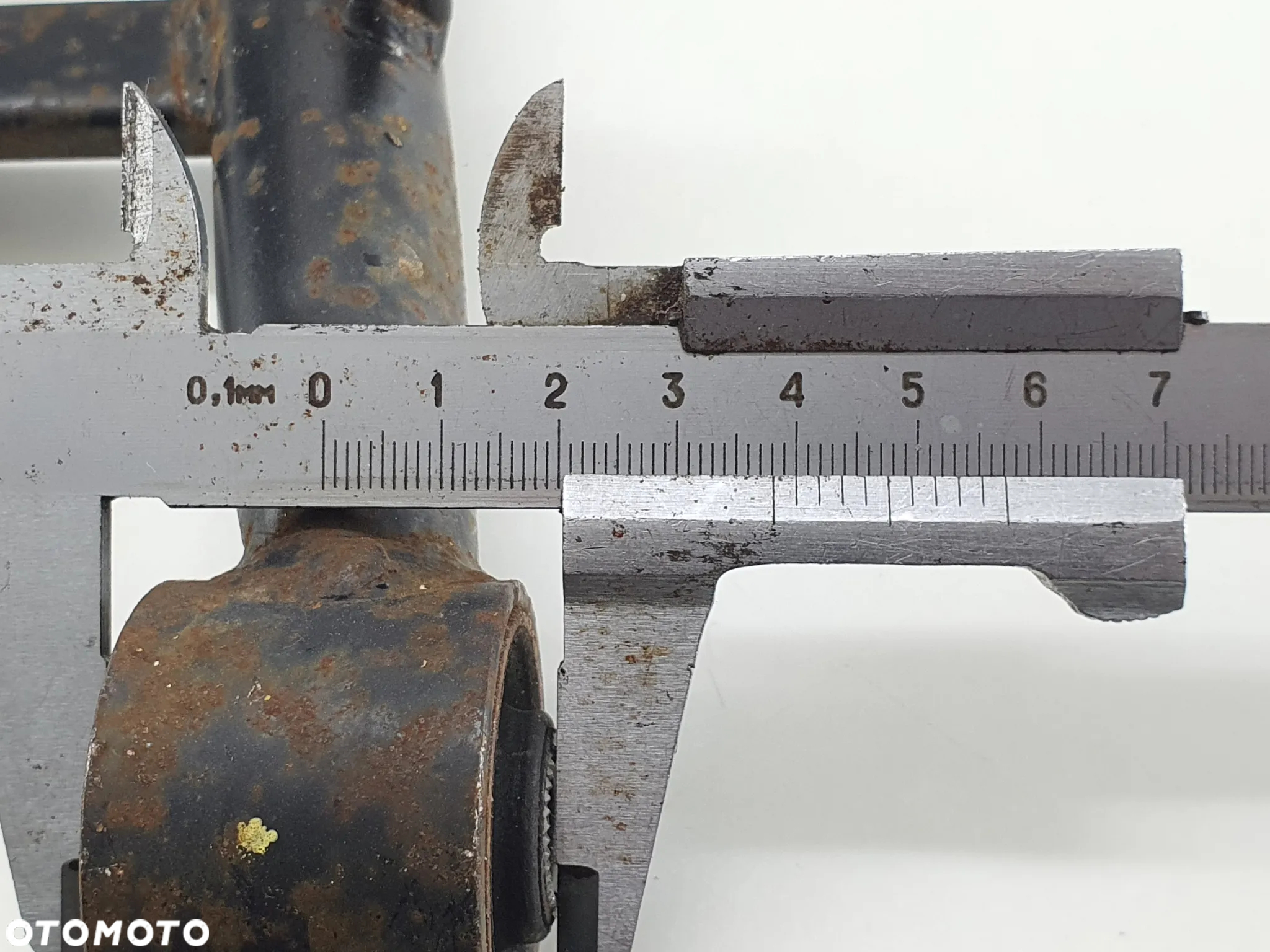 WAHACZ LEWY PRZOD DOLNY SWORZEN  TGB BLADE 550 - 11