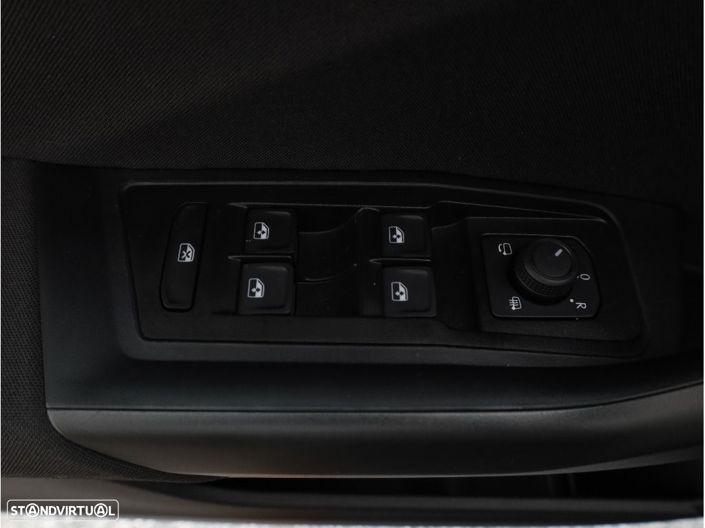 VW T-Roc 1.5 TSI Urban DSG - 19
