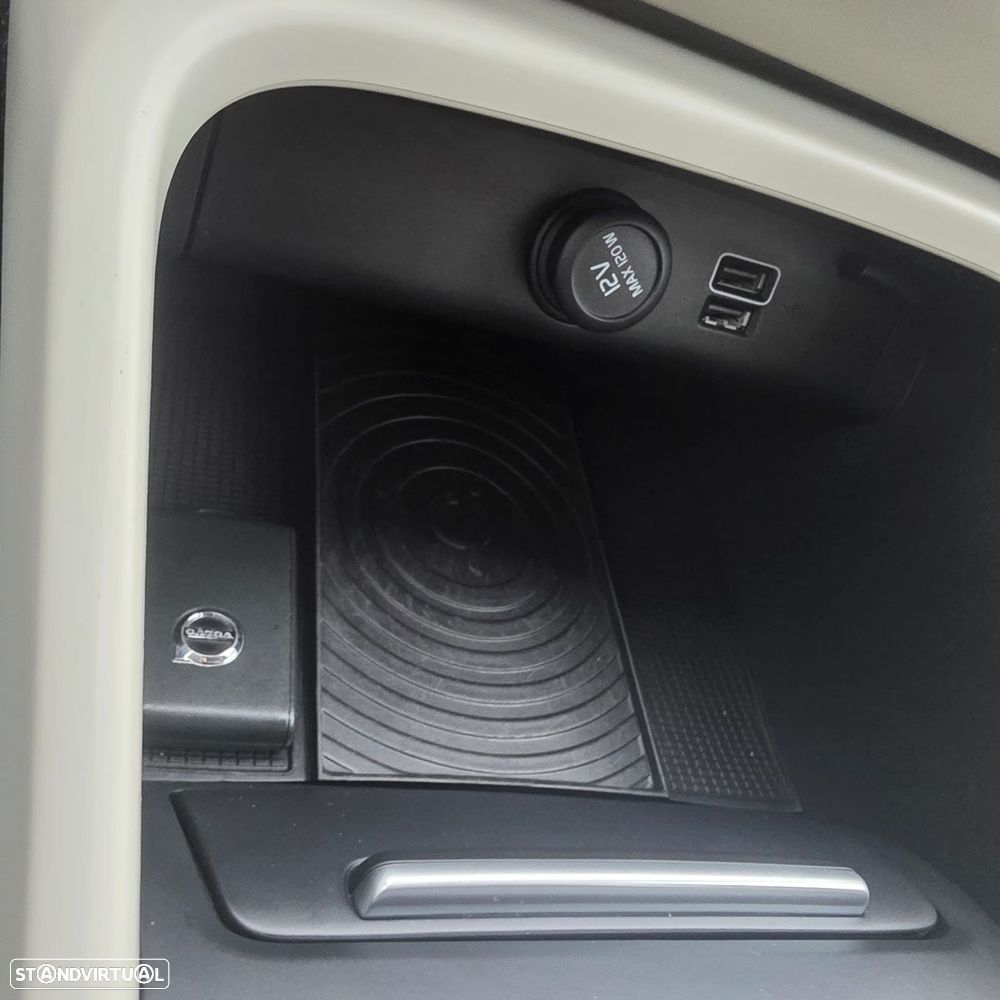Volvo XC 40 1.5 T3 Momentum Tech Edition - 8