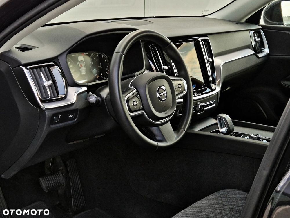 Volvo V60 B3 B DKG Momentum Pro - 21