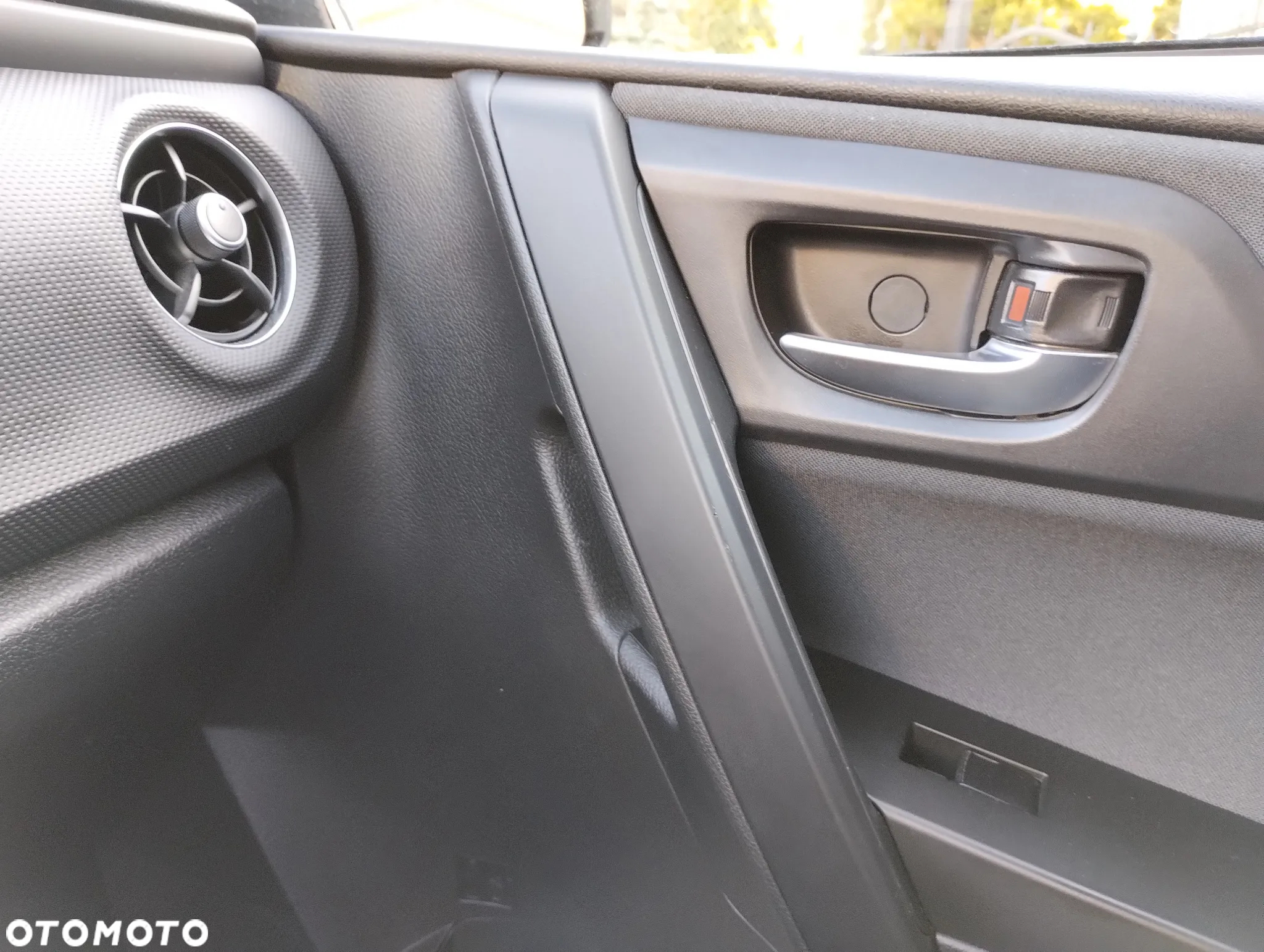 Toyota Auris 1.33 Dual-VVT-i - 18