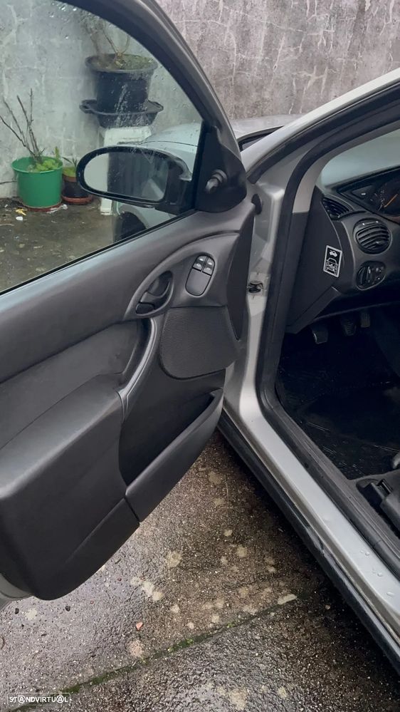 Ford Focus DI Ghia - 15