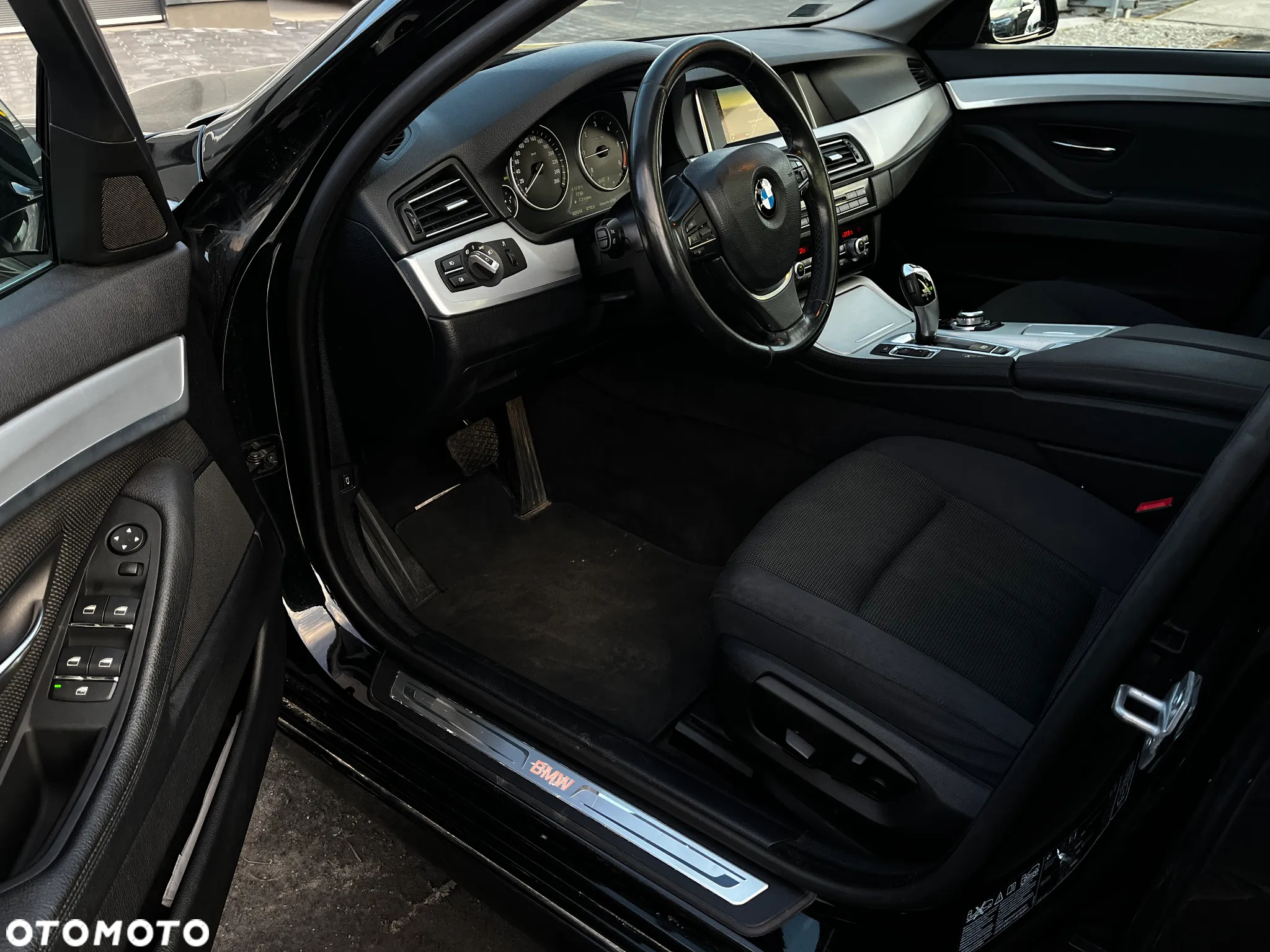 BMW Seria 5 525d xDrive Modern Line - 10
