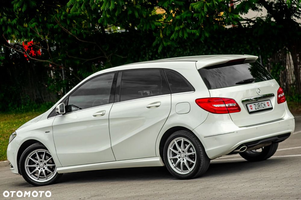 Mercedes-Benz Klasa B 200 7G-DCT AMG Line - 3