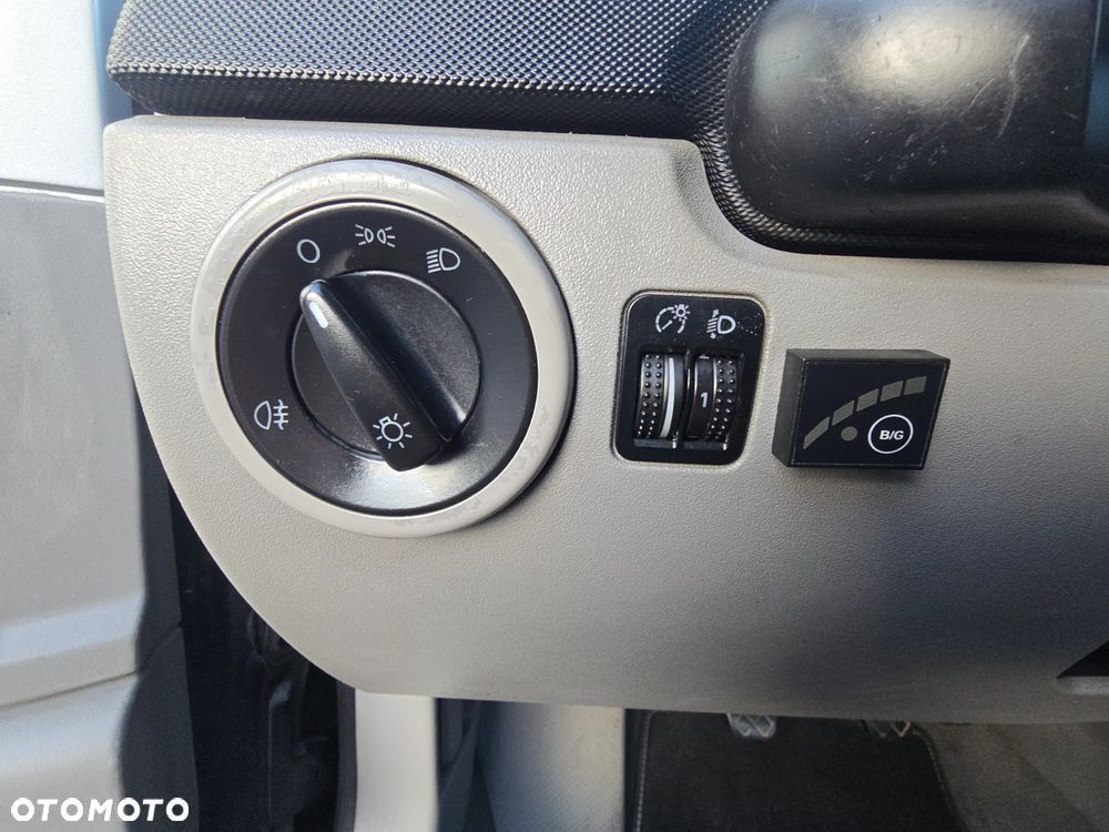 Volkswagen New Beetle - 35