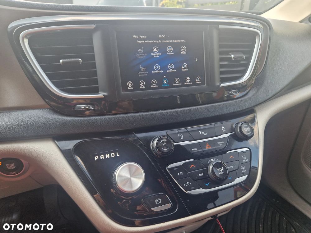 Chrysler Pacifica - 2