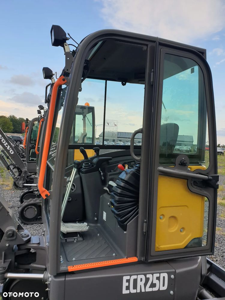 Volvo ECR25D NOWA DOSTĘPNA OD RĘKI, SZYBKOZŁĄCZE, DŁUGIE RAMIĘ, OBRÓT W OBRYSIE - 27