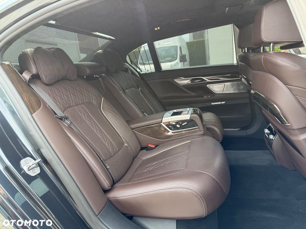 BMW Seria 7 750Ld xDrive - 31