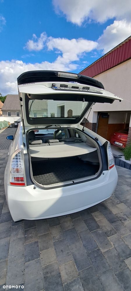 Toyota Prius (Hybrid) - 10