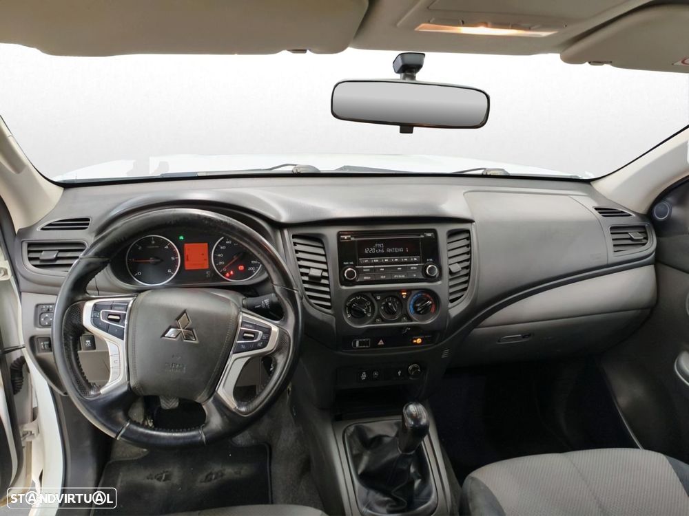 Mitsubishi L200 2.4 DI-D CD Invite 4WD - 5