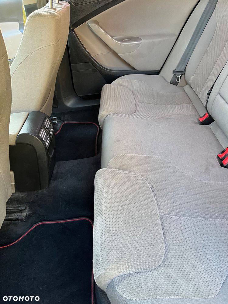 Volkswagen Passat 2.0 TDI DPF Comfortline - 11