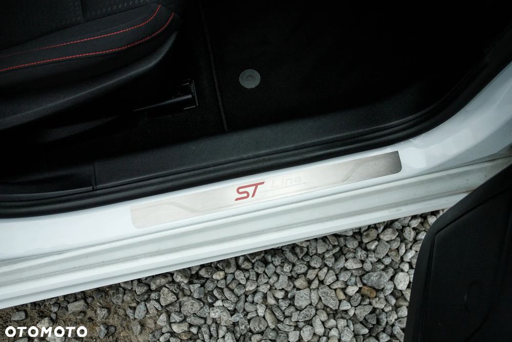 Ford Focus 1.5 EcoBlue Start-Stopp-System ST-LINE X - 36