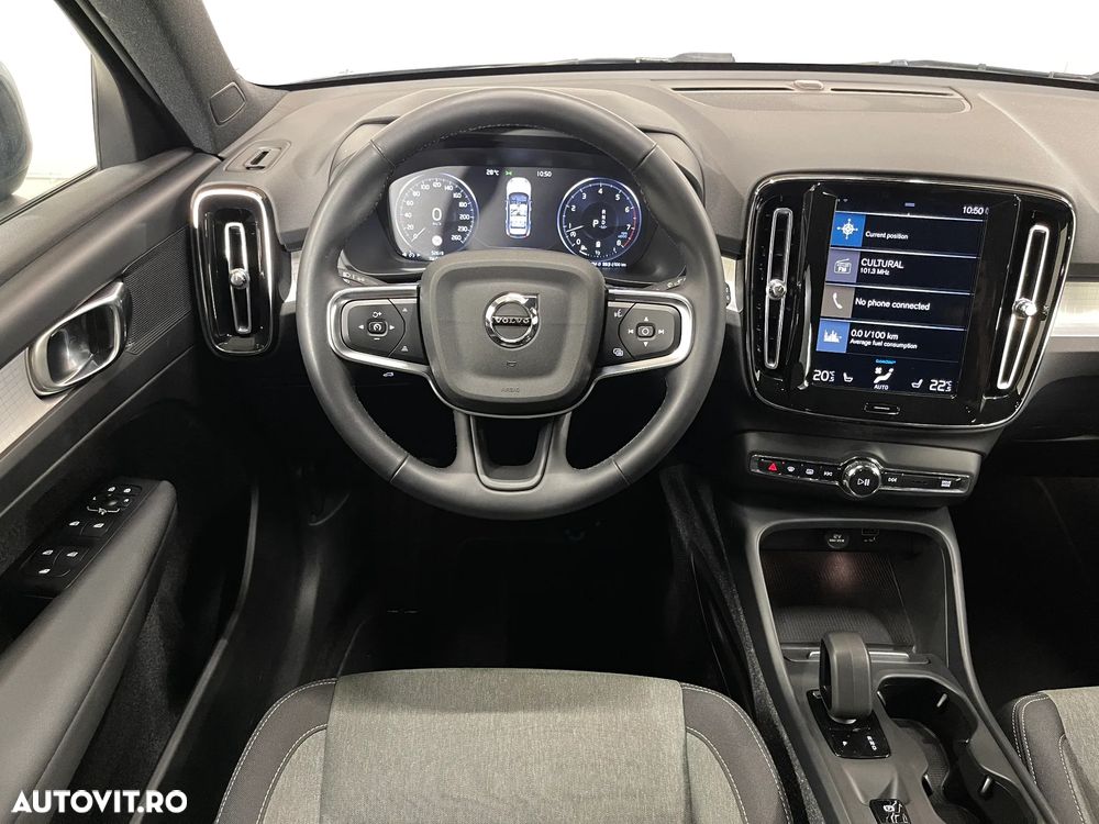 Volvo XC 40 B4 AT8 AWD Mild Hybrid Momentum Pro - 7