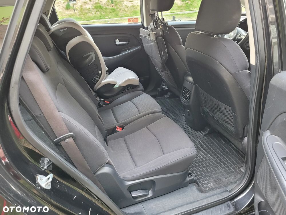 Kia Carens 1.7 CRDi M 7os - 8