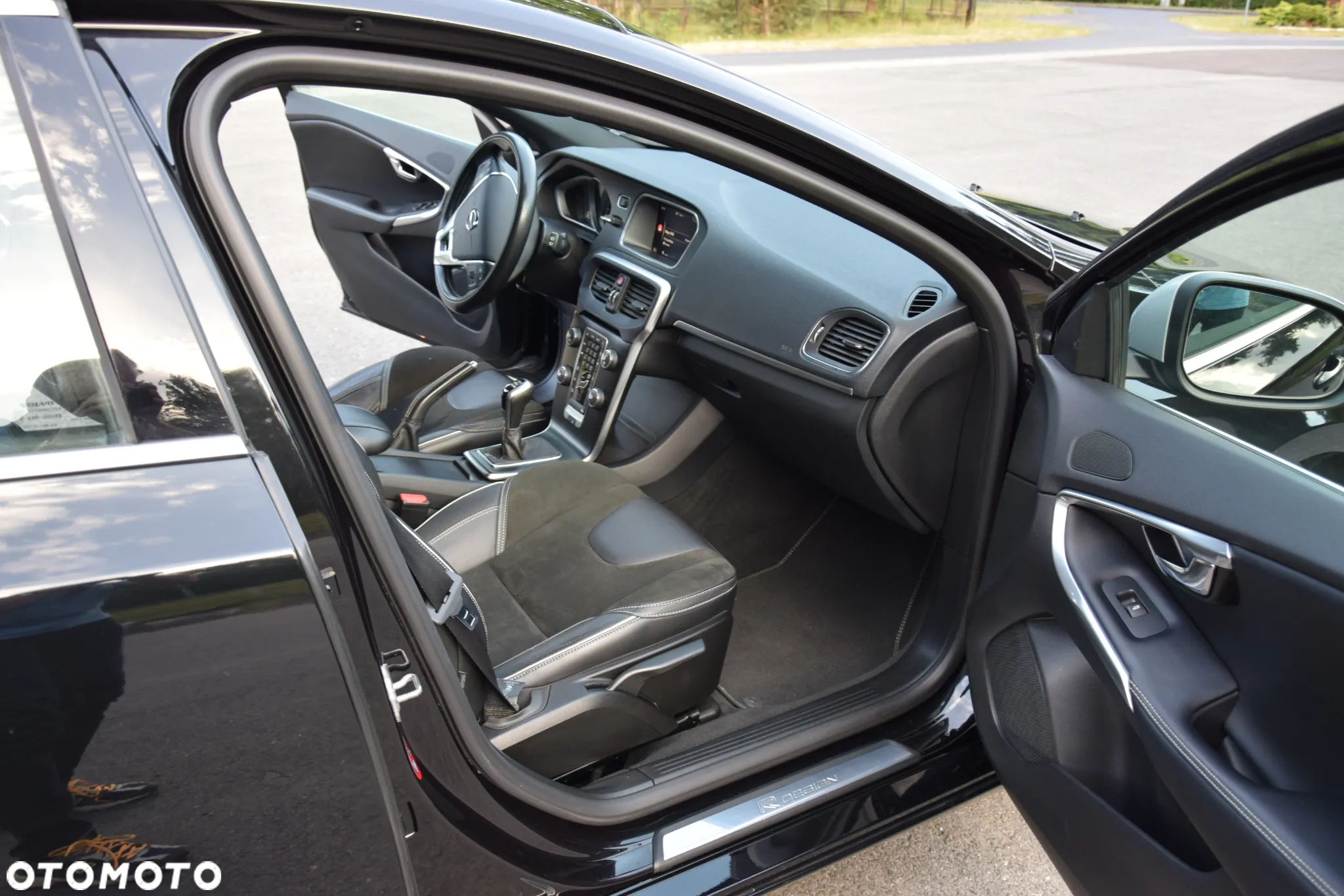 Volvo V40 D2 Drive-E SCR R-Design Momentum - 16