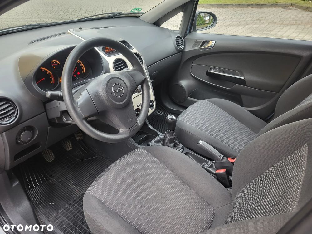 Opel Corsa 1.2 16V - 12