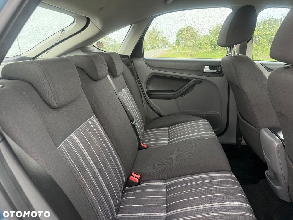 Ford Focus 2.0 16V Titanium - 19