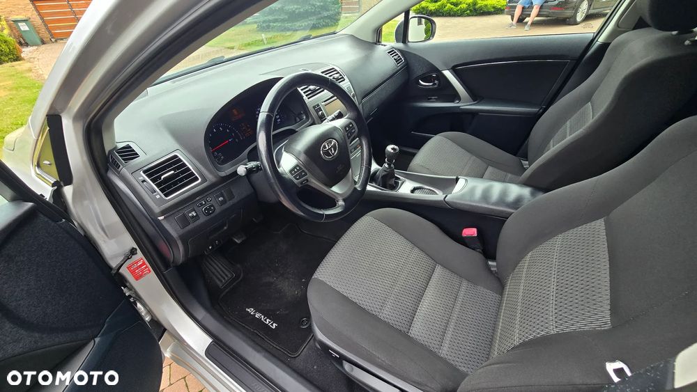 Toyota Avensis - 27