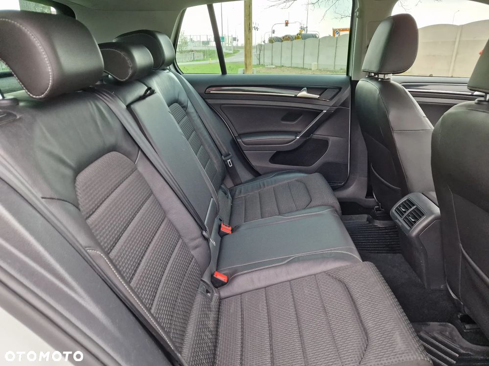 Volkswagen Golf 2.0 TDI (BlueMotion Technology) Highline - 23