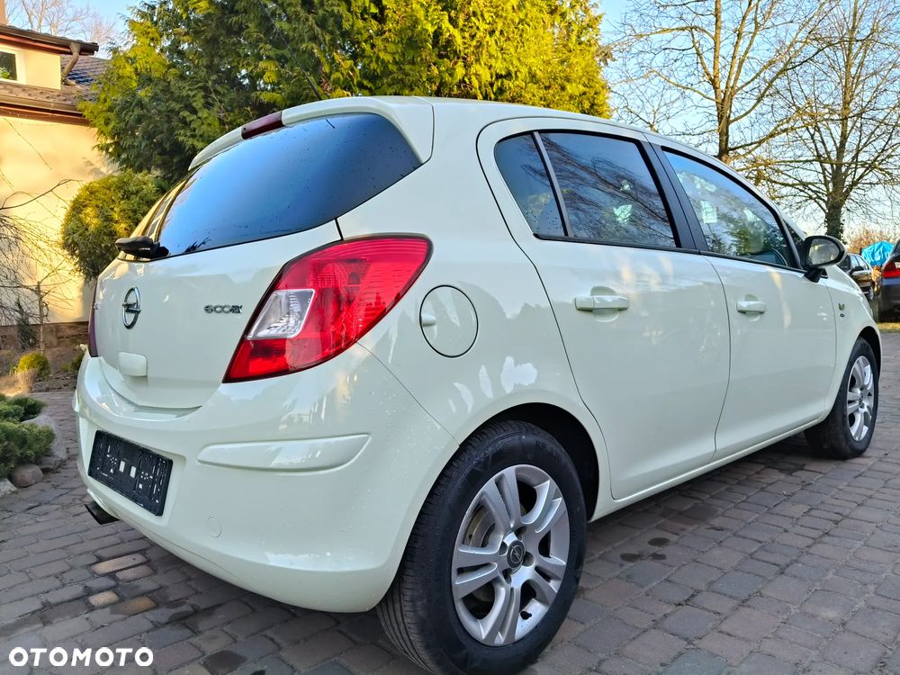 Opel Corsa 1.2 16V Cosmo - 6