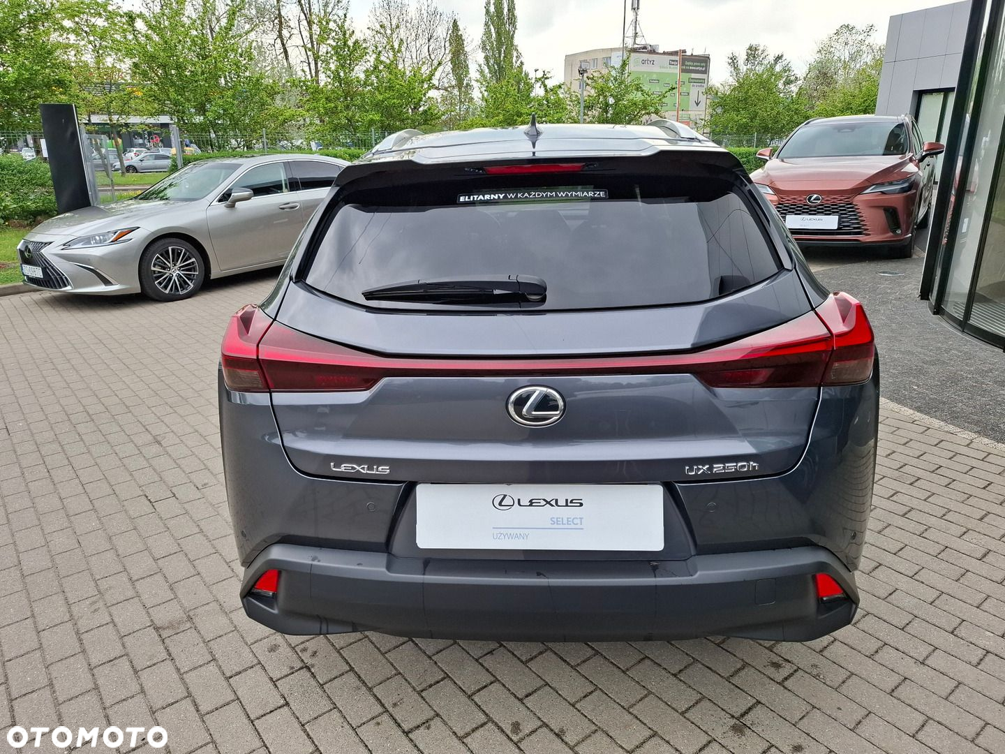 Lexus UX - 4