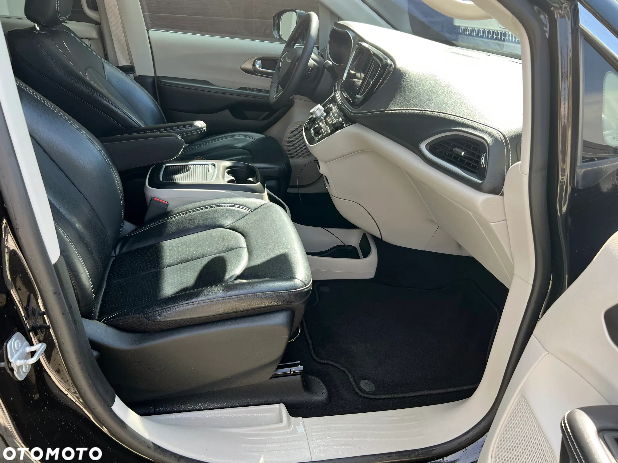 Chrysler Pacifica - 15