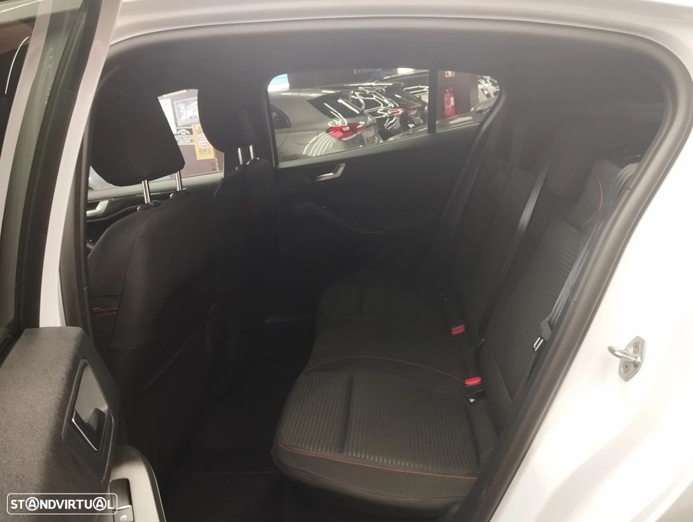 Ford Focus 1.0 EcoBoost MHEV ST-Line - 14